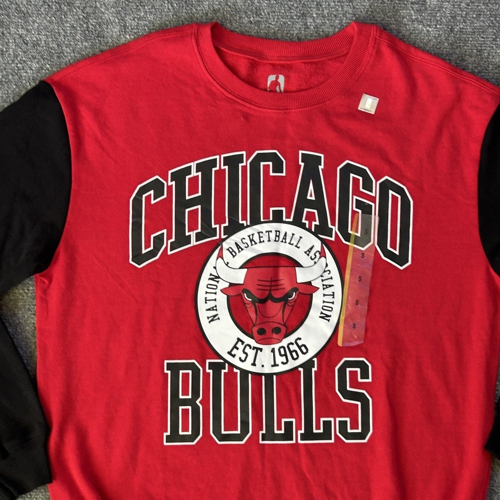 Chicago Bulls Sweatshirt Mens Small Red Black NBA Basketball Crewneck Pullover